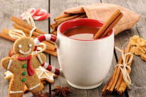 hot-cider-with-cinnamon-sticks-and-a-decorated-gingerbread-cookie